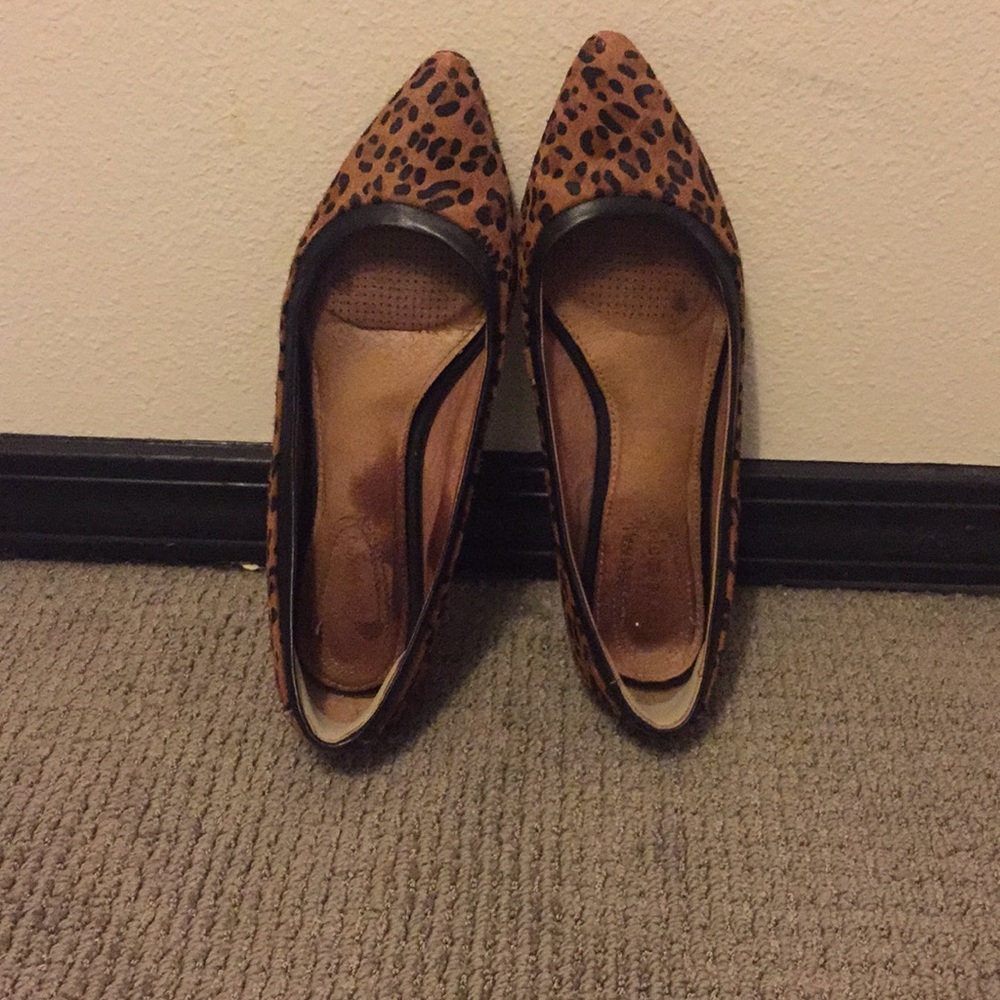 Cheetah print flats, soft fabric.